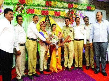 Divyaang Bridesmaid: Special wedding ceremony in Sanpada | दिव्यांग वधू-वर : सानपाड्यामध्ये विशेष विवाह सोहळा Divyaang Bridesmaid: Special wedding ceremony in Sanpada | दिव्यांग वधू-वर : सानपाड्यामध्ये विशेष विवाह सोहळा
