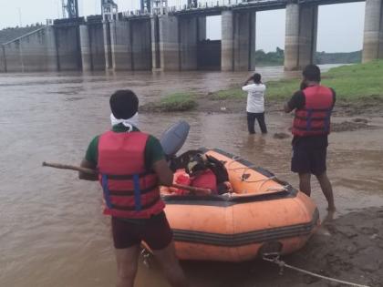 The body of a youth who was swept away in the floods of Katepurna river was found | काटेपूर्णा नदीच्या पुरात वाहून गेलेल्या युवकाचा मृतदेह सापडला