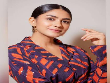 bollywood actress mrunal thakur unknown secrets you will be surprised to know | बॉलिवूडवर राज्य करणाऱ्या मृणालचं आहे धुळे शहरासोबत खास नातं; खानदेशी भाषेवरही आहे प्रभुत्व