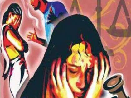 Pressure on woman for divorce after daughter's birth; Crime against 10 persons including six women | पहिलीला मुलीसह बाहेर काढून दुसरीशी घरठाव; सहा महिलांसह दहा जणांविरूद्ध गुन्हा