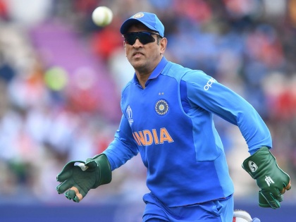 ICC World Cup 2019: M.S. Dhoni, It was not expected from you! | ICC World Cup 2019: चूक ती चूकच; तुझ्याकडून हे अपेक्षित नव्हतं धोनी!
