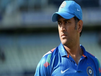 India vs Australia: ms Dhoni is ready to make record in home ground | India vs Australia : घरच्या मैदानात सतरा हजार धावा पूर्ण करण्यासाठी धोनी सज्ज