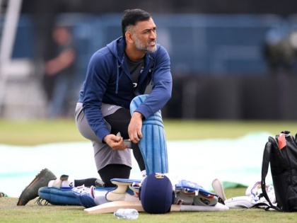 MS Dhoni won't travel for India's tour to West Indies, will mentor Rishabh Pant for smooth transition: Report | धोनी 'रिटायर' होणार, पण त्याआधी टीम इंडियासाठी मोठं काम करणार!