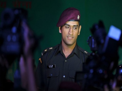 I don't think we need to protect him, he will protect the citizens: Army chief on MS Dhoni | काश्मीर खोऱ्यात पहारा देणाऱ्या कॅप्टन कूल धोनीबद्दल सैन्यप्रमुखांचं मोठं विधान, म्हणाले...