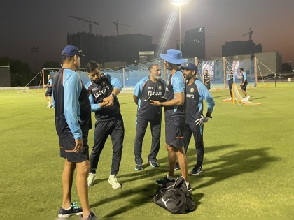 T20 World Cup: Team India kick start practice in UAE, MS Dhoni joins squad as mentor, He has always been a mentor for all of us, Say Virat Kohli | T20 World Cup, MS Dhoni Mentor : पुन्हा निळी जर्सी घालताच महेंद्रसिंग धोनीनं भरवली शाळा, विराट कोहलीनं व्यक्त केल्या भावना