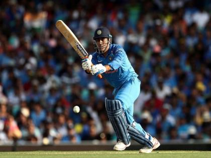 India vs New Zealand T20 : MS Dhoni smart shot, ish sodhi fail to get him out | India vs New Zealand T20 : कॅप्टन कूल धोनीचा चक्रावणारा फटका, किवी गोलंदाजाचा डाव फसला