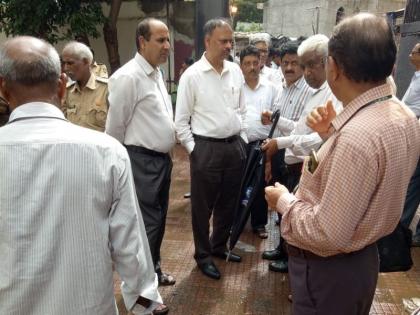 MTNL president visits MTNL building, survives by west wind in yesterday fire | MTNL अध्यक्षांची एमटीएनएल इमारतीला भेट, पश्चिमेकडील वाऱ्यामुळे जीव वाचल्याची 'आपबिती'