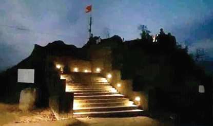 Durgraj Raigad with Bright LED Lights; Shiva Bhakta has dried | दुर्गराज रायगड उजळला एलईडी दिव्यांनी; शिवभक्त सुखावले