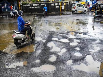 1000 pit victims in five years! The number of accidents is highest during the rainy season, according to the central report | पाच वर्षांत १००० खड्डेबळी ! पावसाळ्यात अपघातांचे प्रमाण सर्वाधिक, केंद्रीय अहवालातील माहिती