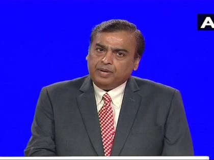 reliance chairman mukesh ambani launches jio phone 2 will operate whatsapp | जिओ फोन-2 ची घोषणा; नव्या फोनमध्ये व्हॉट्सअॅप चालणार