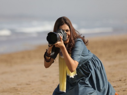 Marathi Actress Mukta Barve became photographer | मराठी सिनेसृष्टीतील ही अभिनेत्री बनली फोटोग्राफर, जाणून घ्या याबद्दल
