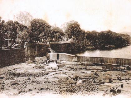 pune news the water of the mouth and the water of the mouth always have a longing for freedom | मुळा-मुठेच्या पाण्याला कायमच स्वातंत्र्याची ओढ 