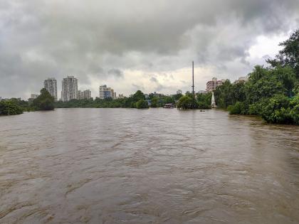 Massive blockages in the mula mutha riverbed in the last 14 years Pune's flood risk increased by 40 percent? | गेल्या १४ वर्षांत मुठा नदीपात्रात मोठ्या प्रमाणात अडथळे; पुण्याला पुराचा धोका ४० टक्क्यांनी वाढला?