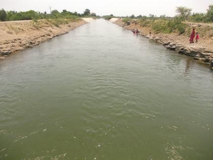 Both the canals of the Mulla Dam left the farm yard | मुळा धरणाच्या दोन्ही कालव्यातून शेतीसाठी आवर्तन सोडले