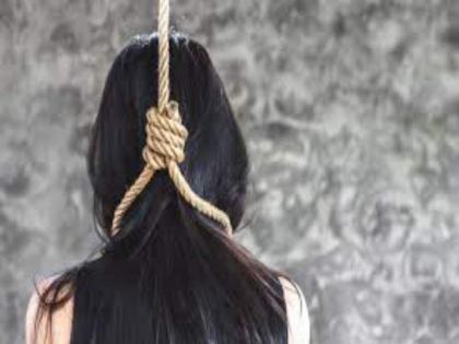 A minor girl hanged herself after getting tired of being questioned by a street vendor | सडकसख्याहरीच्या जाचाला कंटाळून अल्पवयीन मुलीने घेतला गळफास