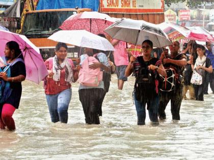 Mumbai Heavy Rain on Saturday Night | मुंबईला पुन्हा पावसाने झोडपले; रात्री उशिरापर्यंत जोर‘धार’ कायम असल्याने नागरिकांचे हाल