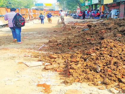 Just 'dust'; Breath of dust, mud to dust; Excavations await in Kurla | नुसताच ‘धुरळा’; धूळ, मातीने कोंडला श्वास; कुर्ल्यात खोदकामांनी अडविली वाट