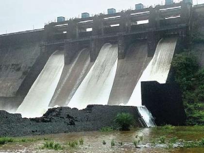 Three doors of the dam were opened | धामणी धरणाचे तीन दरवाजे उघडले