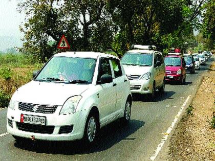 Gazabjal Mumbai-Goa highway for Shimagua, four-way traffic due to four-laning | शिमग्यासाठी गजबजला मुंबई-गोवा महामार्ग, चौपदरीकरणामुळे वाहतुकीला अडचणी