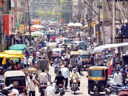 CoronaVirus Lockdown News Shops closed crowd not reduced even after restrictions | CoronaVirus Lockdown News: दुकानं बंद, मात्र गर्दी कमी होईना; राज्यातील कठोर निर्बंधाचा पहिला दिवस