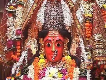 Shrim Mumbadevi Temple in Zaveri Bazar in Kalbadevi is the place of worship of Mumbai | मुंबईकरांचे श्रद्धास्थान म्हणजे काळबादेवीमधील झवेरी बाजारातील श्री मुंबादेवी मंदिर