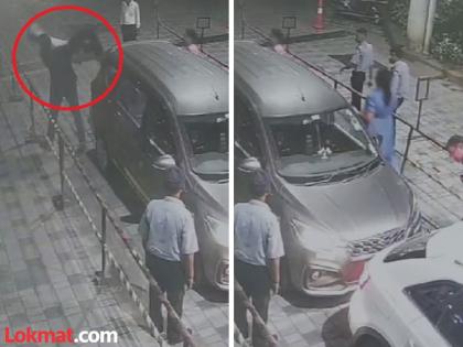 Cab touched the Audi car man slapped the driver and threw him on the ground | ऑडीला धक्का लागला म्हणून तरुणाला मारहाण; कार चालकाने जमिनीवर आपटत केलं बेशुद्ध