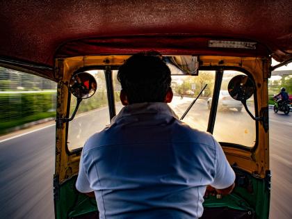 Dropped off from Andheri to Bandra and charged 90 thousand rupees; Pratap, a rickshaw driver in Mumbai, filed a case | Mumbai: अंधेरीहून वांद्र्याला सोडलं अन् ९० हजार भाडं घेतलं; मुंबईतील रिक्षाचालकाचा प्रताप, गुन्हा दाखल Dropped off from Andheri to Bandra and charged 90 thousand rupees; Pratap, a rickshaw driver in Mumbai, filed a case | Mumbai: अंधेरीहून वांद्र्याला सोडलं अन् ९० हजार भाडं घेतलं; मुंबईतील रिक्षाचालकाचा प्रताप, गुन्हा दाखल