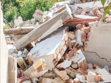Mumbai: Bhandup West wall collapse, Three people were injured | Mumbai: मुंबईतील भांडूप परिसरात घराची भिंत कोसळली; दोन चिमुकल्यांसह वृद्ध महिला जखमी Mumbai: Bhandup West wall collapse, Three people were injured | Mumbai: मुंबईतील भांडूप परिसरात घराची भिंत कोसळली; दोन चिमुकल्यांसह वृद्ध महिला जखमी
