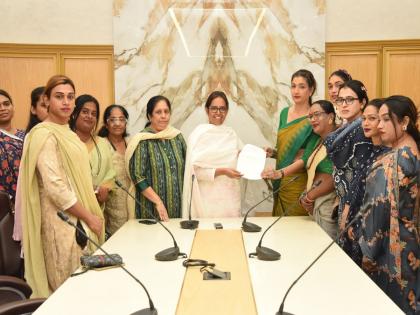 For the first time in the Congress, a separate cell for the third parties, Salma Umar Khan Sakharkar appointed as the president. | काँग्रेसमध्ये प्रथमच तृथीयपंथीयांकरिता स्वतंत्र सेल, अध्यक्षपदी सलमा उमरखान साखरकर यांनी नियुक्ती