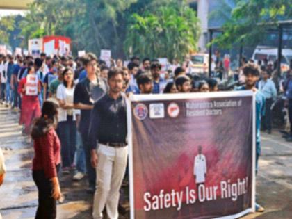 लेखी हमीनंतरच कूपरमधील डॉक्टरांचे आंदोलन मागे - Marathi News | Doctors' protest in Cooper called off only after written assurance | Latest News at Lokmat.com लेखी हमीनंतरच कूपरमधील डॉक्टरांचे आंदोलन मागे - Marathi News | Doctors' protest in Cooper called off only after written assurance | Latest News at Lokmat.com