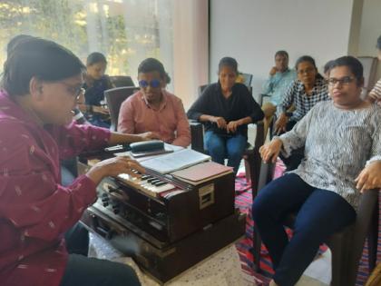 Release of 'Timiratuni Tejakade' album by divyang singers | दिव्यांग गायकांच्या 'तिमिरातूनी तेजाकडे' अलबमचे प्रकाशन