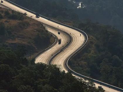CAG slams toll waiver on Mumbai-Pune Expressway during Covid period | मुंबई-पुणे द्रुतगती मार्गावर कोविड काळातील टोलमाफीवर कॅगचे ताशेरे