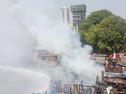 3,1151 fire incidents in the slums in Mumbai in 10 years; Loss of Rs.99 crores | मुंबईत १० वर्षांत झोपड्यांत ३ हजार १५१ आगीच्या घटना; ८९ कोटींचे नुकसान