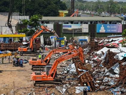 no one was left under the rubble the work stopped municipal commissioner information after ghatkopar hoarding collapse | ढिगाऱ्याखाली कोणी उरले नाही, काम थांबले; महापालिका आयुक्तांची माहिती