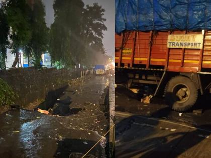 Due to the collapse of the protective wall near Goregaon IT Park, the road near the drain was blocked | गोरेगाव आयटी पार्क जवळ संरक्षक भिंत कोसळल्याने नाल्याजवळील रस्ता खचला