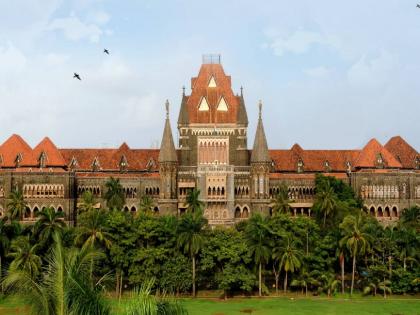 सार्वजनिक हिताचा विचार करूनच होर्डिंग्जचे निर्णय घ्या; उच्च न्यायालयाचा जाहिरातदारांना परवाना शुल्कात दिलासा देण्यास नकार - Marathi News | Take decisions on hoardings only considering public interest; High Court refuses to grant relief in license fees to advertisers | Latest maharashtra News at Lokmat.com