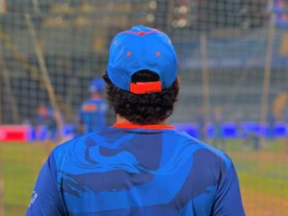 Mumbai Indians have shared a photo of master blaster Sachin Chendulkar ahead of their IPL 2023 match against Chennai Super Kings  | "कोण आला रे?", चेन्नईविरूद्धच्या सामन्याधी मुंबई इंडियन्सच्या ताफ्यात 'मास्टरमाईंड' सामील