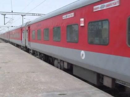 Akola will get another special train Mumbai kamakhya SuperFast Train | अकोल्याला मिळणार आणखी एक विशेष रेल्वे गाडी