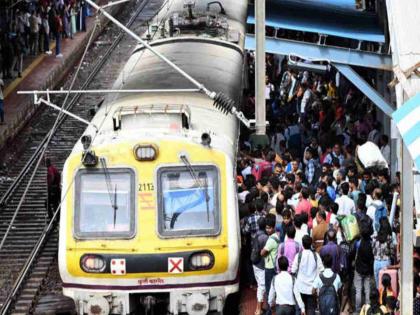 On Tuesday Mumbai local trains were running ten to fifteen minutes late | पाऊस थांबला, पण लोकल विलंबानेच; मध्य रेल्वे म्हणते केवळ ५ मिनिटे उशीर