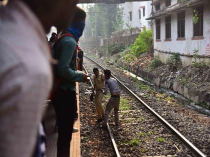 RPF arrested 15 thieves of Fatka gang | 'फटका' गँगविरोधात RPF ची धडक कारवाई, ट्रेनच्या दरवाजात उभ्या प्रवाशांच्या हातावर फटका मारुन करायचे मोबाइल चोरी