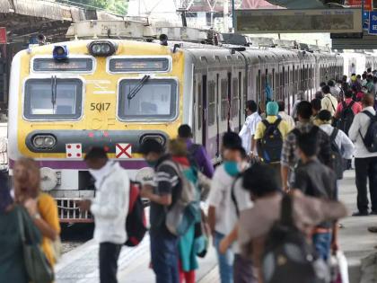 Mumbai Suburban Railway: Separate routes for local trains remain elusive; Passengers criticize, impossible to increase services due to stalled projects | लोकलसाठी स्वतंत्र मार्ग धूसरच; प्रवाशांची टीका, अनेक प्रकल्प रखडल्याने सेवा वाढविणे अशक्यच Mumbai Suburban Railway: Separate routes for local trains remain elusive; Passengers criticize, impossible to increase services due to stalled projects | लोकलसाठी स्वतंत्र मार्ग धूसरच; प्रवाशांची टीका, अनेक प्रकल्प रखडल्याने सेवा वाढविणे अशक्यच