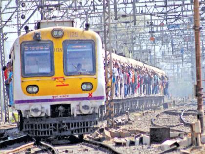 Late marks despite new schedule; Plight of passengers remains, local leaving from Ambernath is delayed by 25 minutes every day | नव्या वेळापत्रकानंतरही लेटमार्क; प्रवाशांचे हाल कायम, अंबरनाथहून सुटणारी लोकल रोज २५ मिनिटे उशिरा