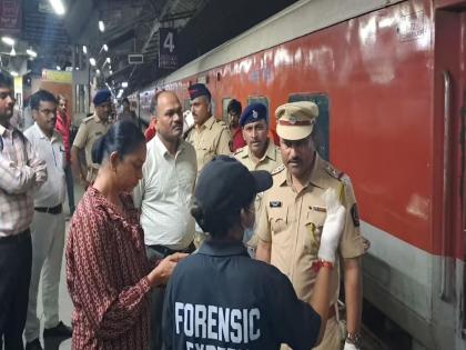 Body of 5-year-old girl found in toilet of AC coach; Sensational incident in Mumbai-Kushinagar Express | AC कोचच्या टॉयलेटमध्ये आढळला ५ वर्षीय मुलीचा मृतदेह; मुंबई-कुशीनगर एक्सप्रेसमधील खळबळजनक घटना Body of 5-year-old girl found in toilet of AC coach; Sensational incident in Mumbai-Kushinagar Express | AC कोचच्या टॉयलेटमध्ये आढळला ५ वर्षीय मुलीचा मृतदेह; मुंबई-कुशीनगर एक्सप्रेसमधील खळबळजनक घटना