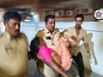 Mumbai police constable Sandeep Vakchaure picked up the injured woman himself and admitted her to the hospital as the ambulance was delayed  | मुंबई पोलिसांना सलाम! रुग्णवाहिका येण्यास उशीर अन् जखमी महिलेसाठी पोलीस हवालदार 'देवदूत'