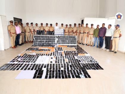 मुंबई पोलिसांना कडक सॅल्यूट! हरवलेले ३३,५१४ मोबाइल परत केले; युपीतच १६५० सापडले, २ कोटी... - Marathi News | 1650 found in uttar pradesh and a total of 33 thousand 514 mobile phones have been returned to their rightful owners under special operation by mumbai police | Latest crime News at Lokmat.com मुंबई पोलिसांना कडक सॅल्यूट! हरवलेले ३३,५१४ मोबाइल परत केले; युपीतच १६५० सापडले, २ कोटी... - Marathi News | 1650 found in uttar pradesh and a total of 33 thousand 514 mobile phones have been returned to their rightful owners under special operation by mumbai police | Latest crime News at Lokmat.com