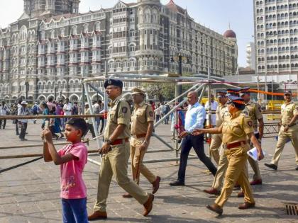 Threat to blow up Mumbai a hoax message, say city police | Mumbai: १४ पाकिस्तानी ४०० किलो आरडीएक्ससह देशात घुसले Threat to blow up Mumbai a hoax message, say city police | Mumbai: १४ पाकिस्तानी ४०० किलो आरडीएक्ससह देशात घुसले