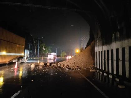 Mumbai Pune Expressway traffic jam landslide at Kamshet tunnel on Mumbai lane rescue operation underway | मुंबई-पुणे एक्स्प्रेस वे वर कामशेत बोगद्याजवळ दरड कोसळली; मुंबईकडे जाणारी वाहतूक विस्कळीत