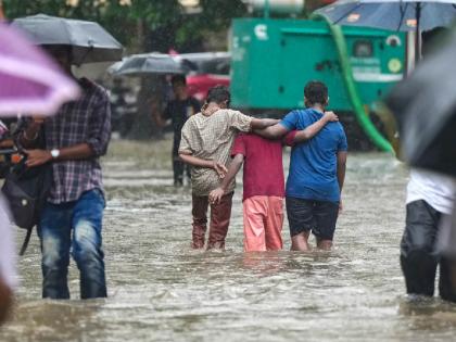 Mahamumbai is standing on the verge of explosion! During the rainy season, water overflowed in all the municipalities | स्फोटाच्या तोंडावर उभी आहे महामुंबई! पावसाळ्यात सर्व पालिकांत पाणी तुंबले