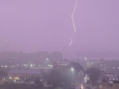 heavy Rain in mumbai Thane along with the suburbs | Mumbai Rains: मुंबईला पावसाने झोडपलं; उपनगरांसह ठाण्यातही मुसळधार बरसला!