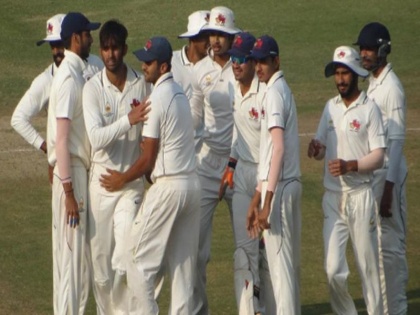 Ranji Trophy: Mumbai's return to form of bowlers, Baba Indrajit's hundred; Mumbaikar Akash's all-round knee | रणजी क्रिकेट : गोलंदाजांच्या जोरावर मुंबईचे पुनरागमन, बाबा इंद्रजितचे शतक; मुंबईकर आकाशची अष्टपैलू खेळी